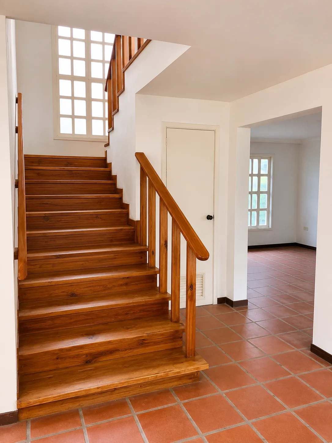 Casa Juangriego – Five-Bedroom House with Pool on a 2,300 m² Plot - Image 5